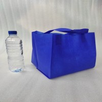 Tas Kotak Nasi Ukuran Tas 23x33x23 65gsm Tas Spunbond Press Bawah Lipat Samping Dengan Tali Untuk Tas Kotak Nasi